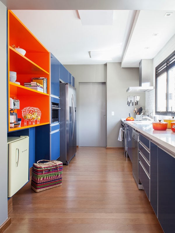 El piso de la gran cocina azul · A big blue kitchen | VINTAGE & CHIC